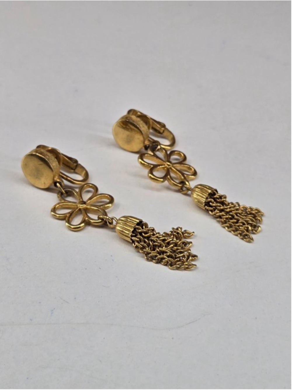 Vintage Crown Trifari Earrings Gold Tone Flower Tassel Dangle Clip On Tassle